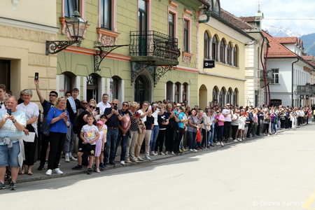 Četvorka maturantov oživila kamniški Glavni trg (3)